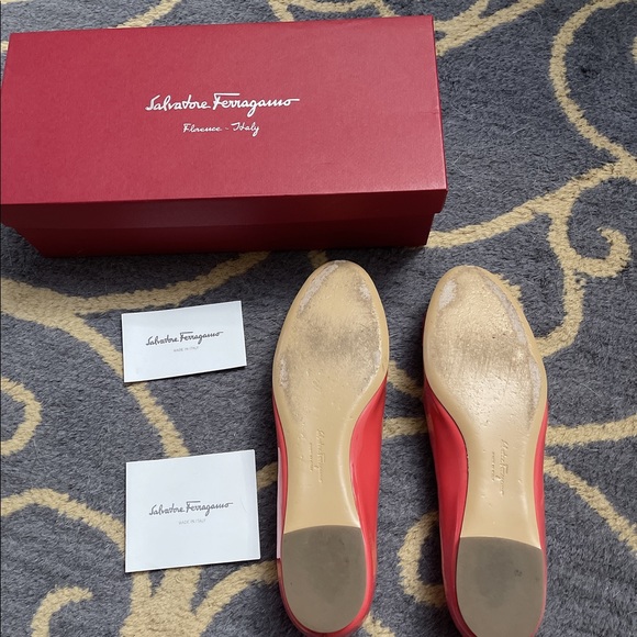 Salvatore Ferragamo Varina flat shoes Like New - Picture 4 of 10